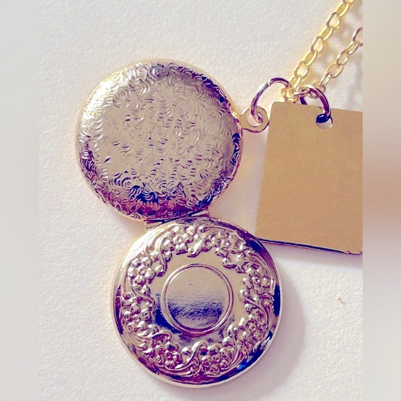 Necklace “The Lovers” card & Locket, Lacy floral design, NWOT goldtone chain 17” - Picture 4 of 7